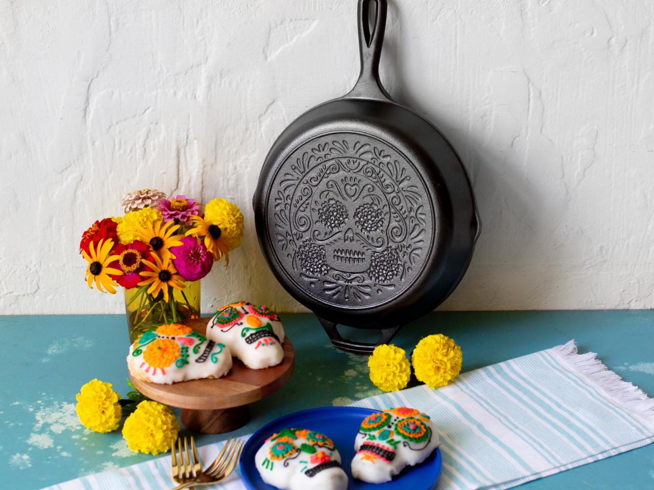 Lodge cast iron griddle pan top